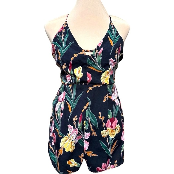 HAYDEN LA Black Floral Print Keyhole Halter Neck Shorts Romper Womens size Small - Picture 1 of 10